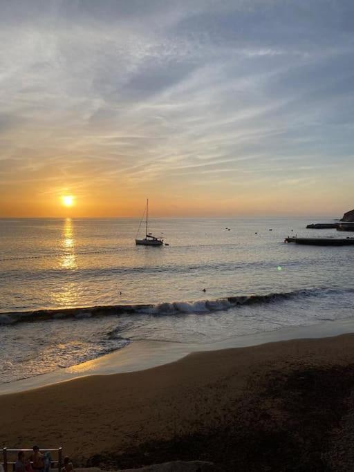 Atardecer En Playa Sardina Appartement Buitenkant foto